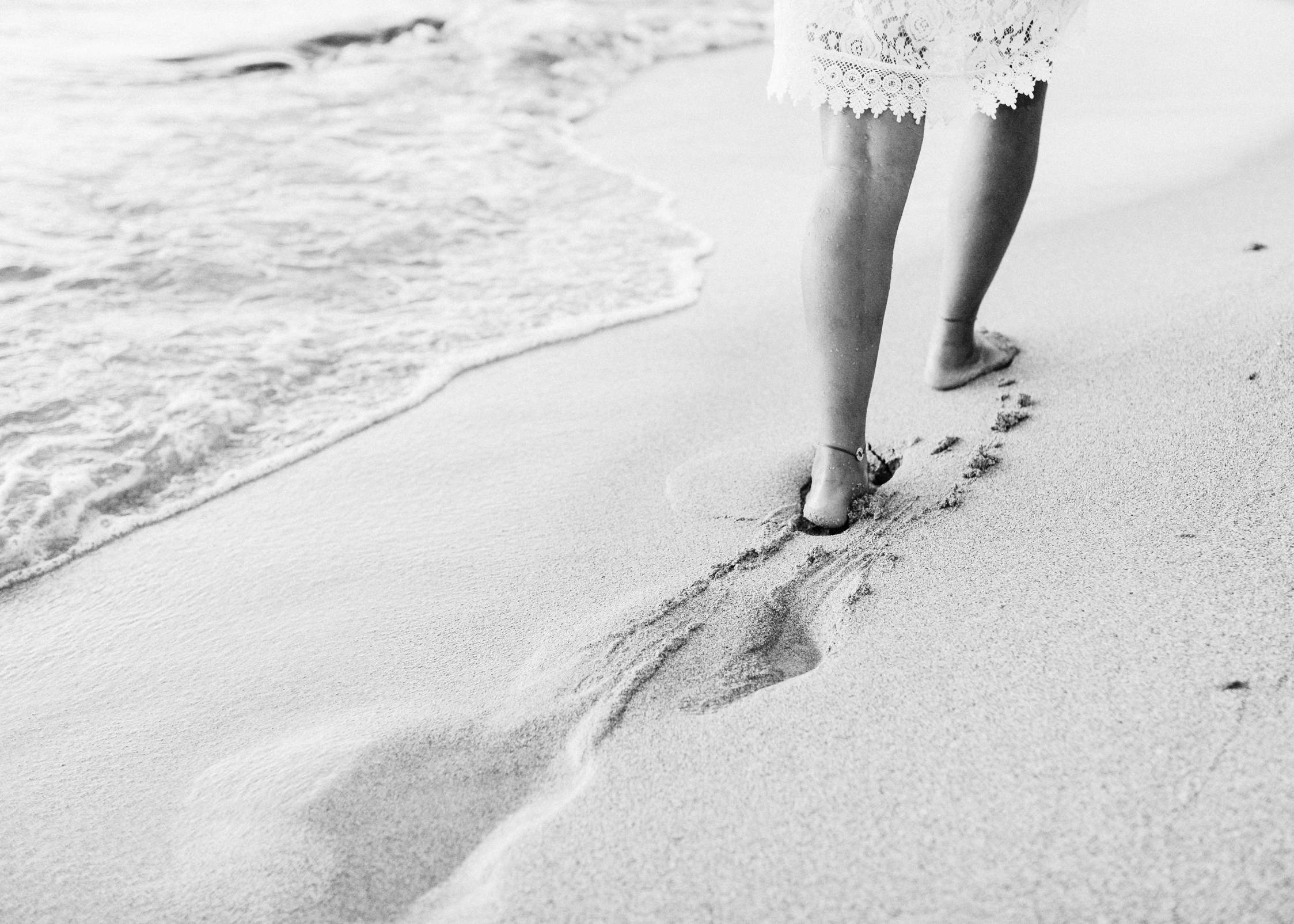 Wedding photographer Wedding Bridal shoot Ibiza - Footprints in the sand