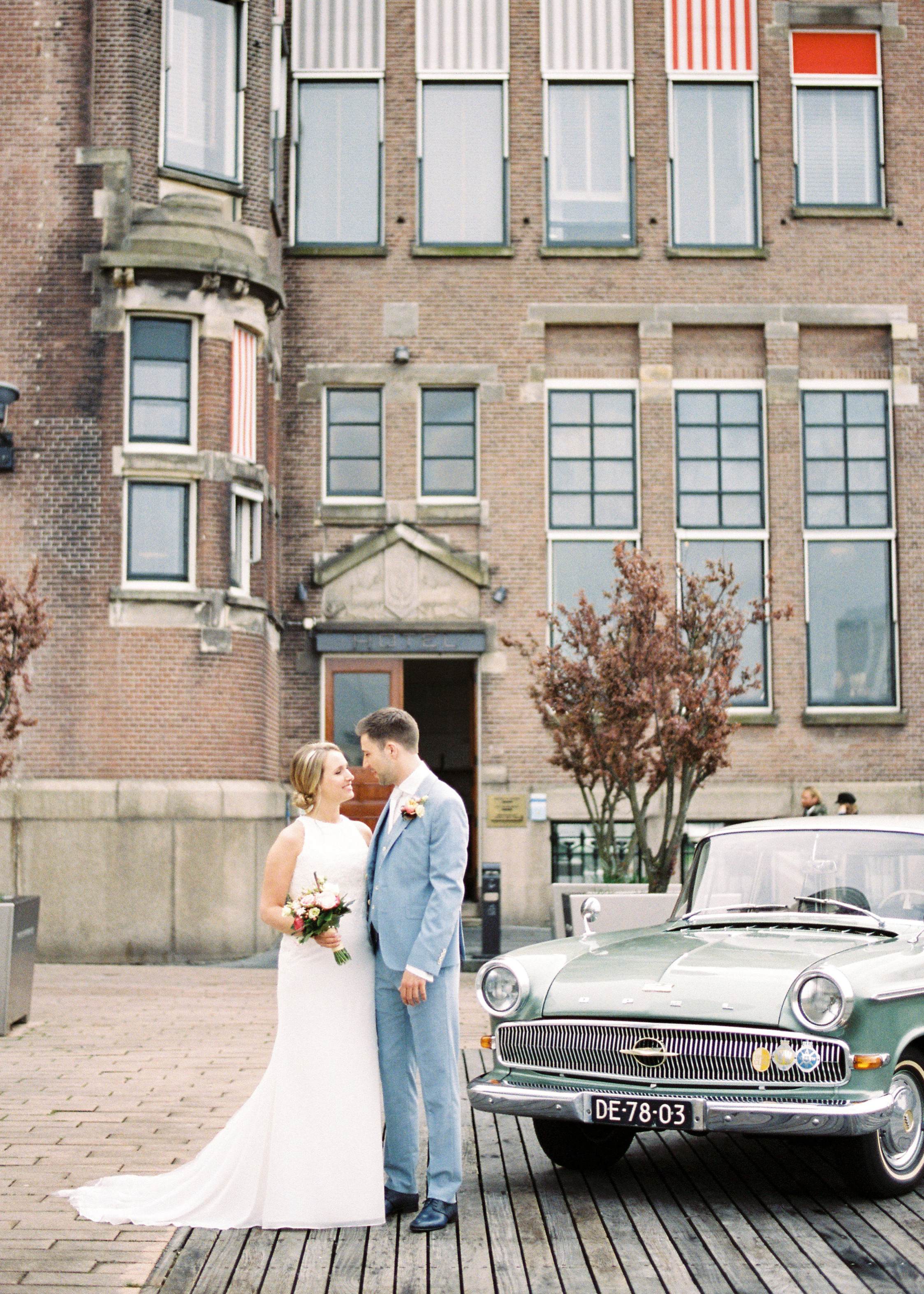 Wedding photographer Hotel New York Rotterdam - Vintage car 
