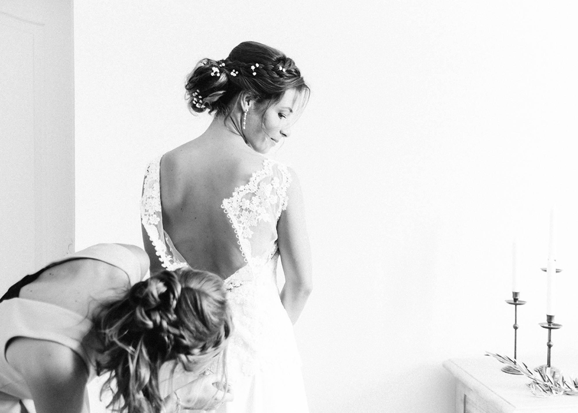 Wedding photographer South of France - Preperations of the bride