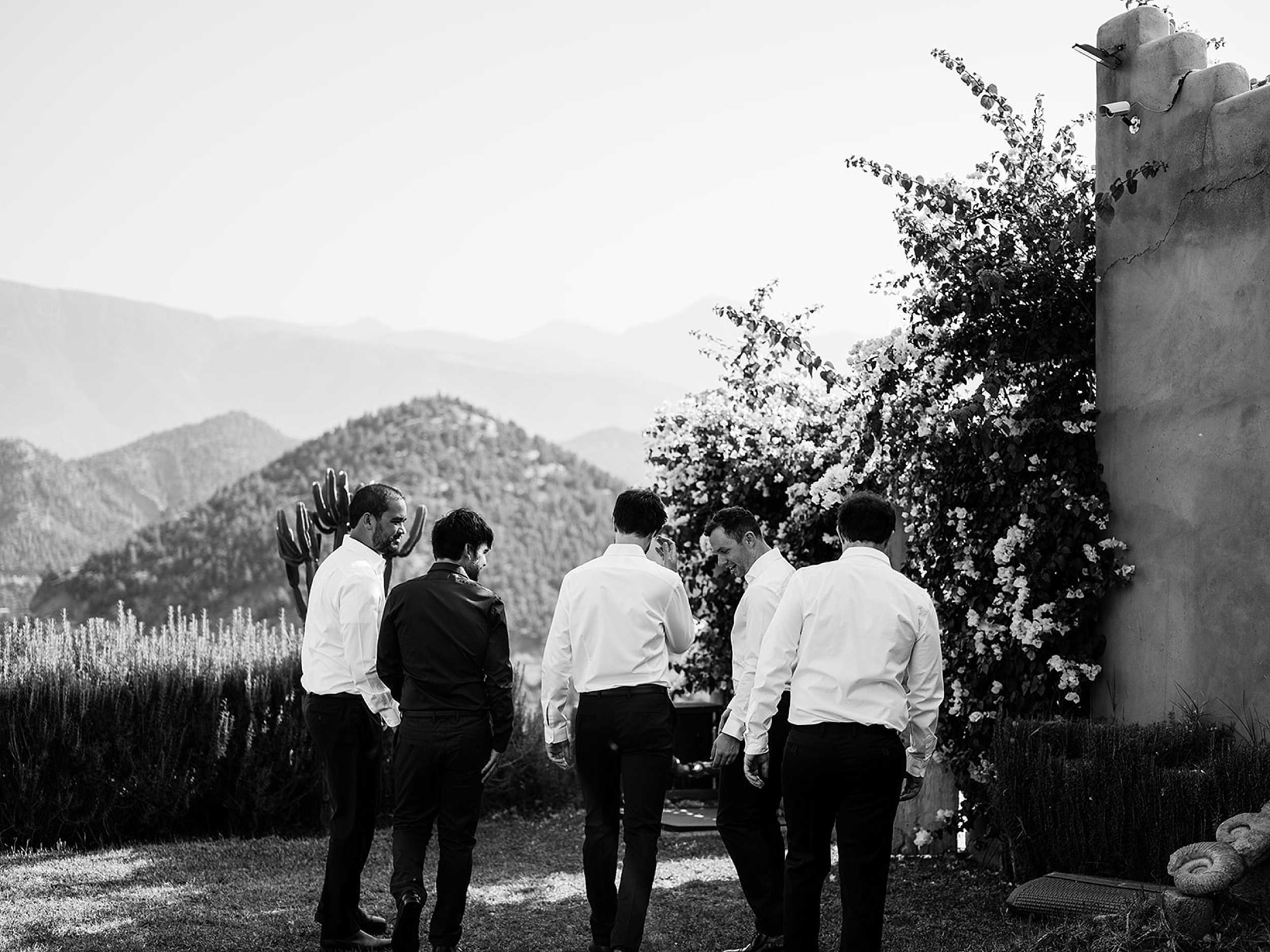 Andrew and his groomsmen getting ready for his intimate wedding in the mountains of Morocco // Raisa Zwart Photography