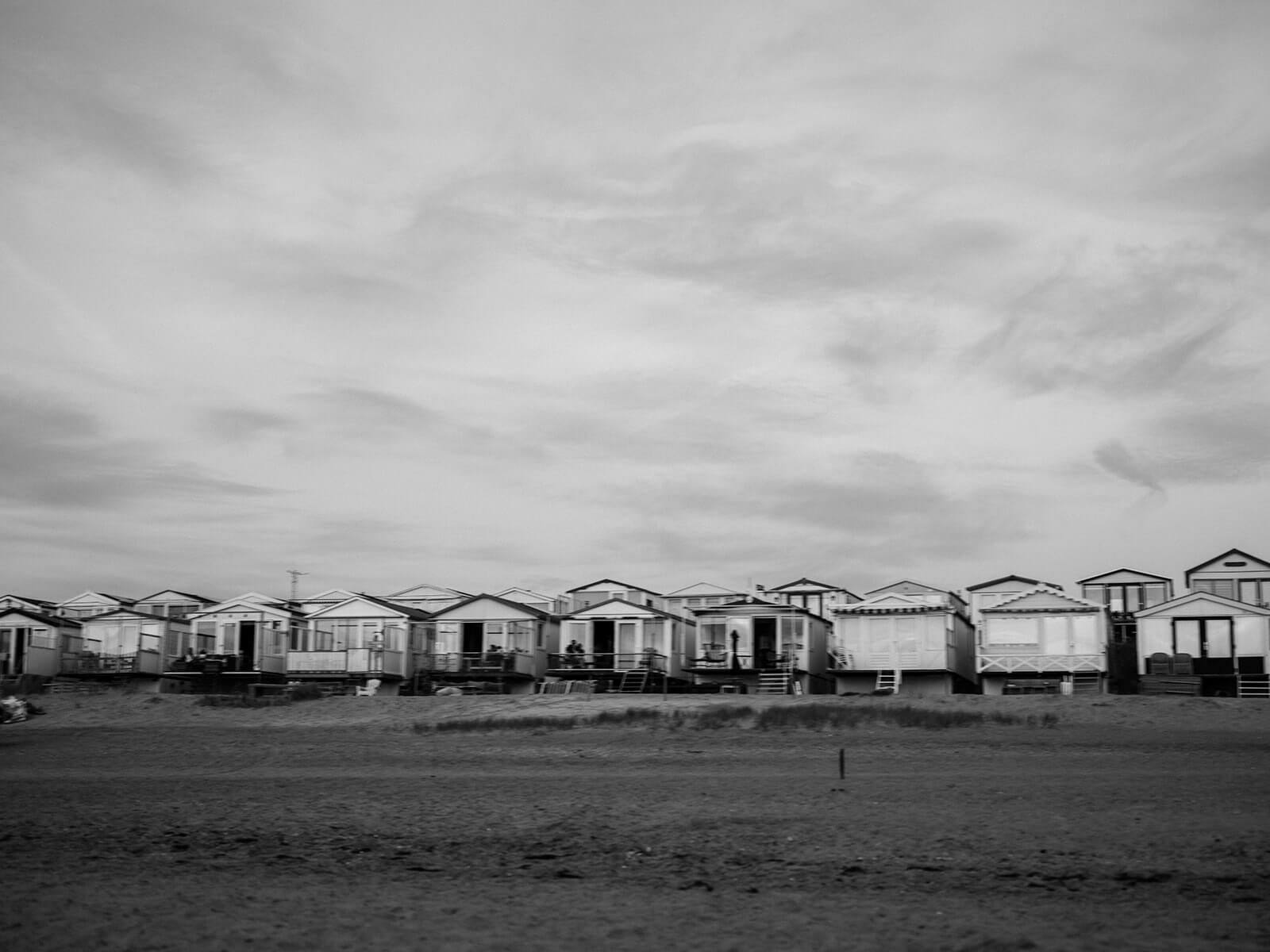 Lifestyle portrait photography on the beach in the Netherlands | Raisa Zwart Photography