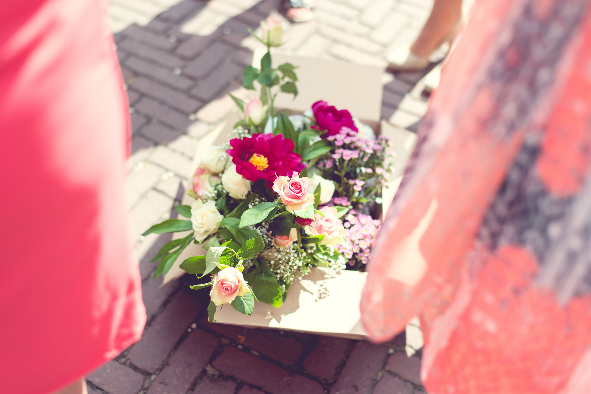 bruidsfotografie details bloemen bruidsmeisjes