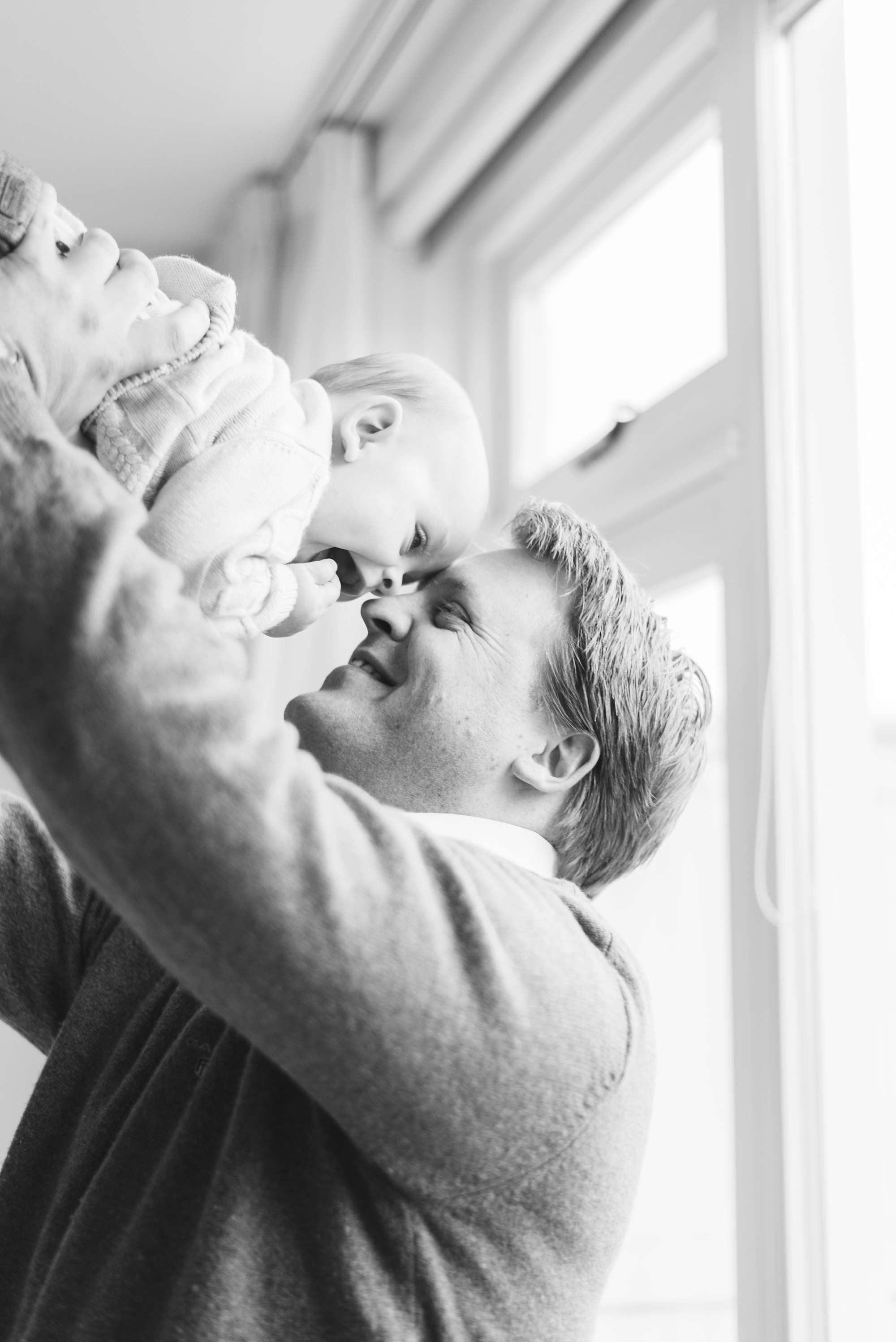 Lifestyle Newborn Fotografie op locatie thuis in Haarlem Fine Art